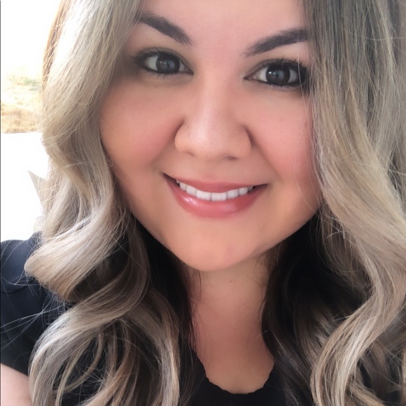 Meet your Posher, Alyssa - Picture 1 of 1